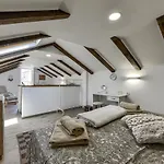 Yula Appartement *