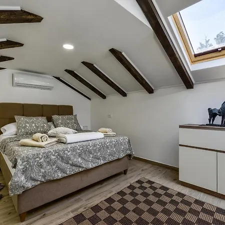 Yula Apartman
